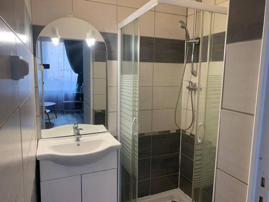 Appartement Avec Cours Gien Exterior foto