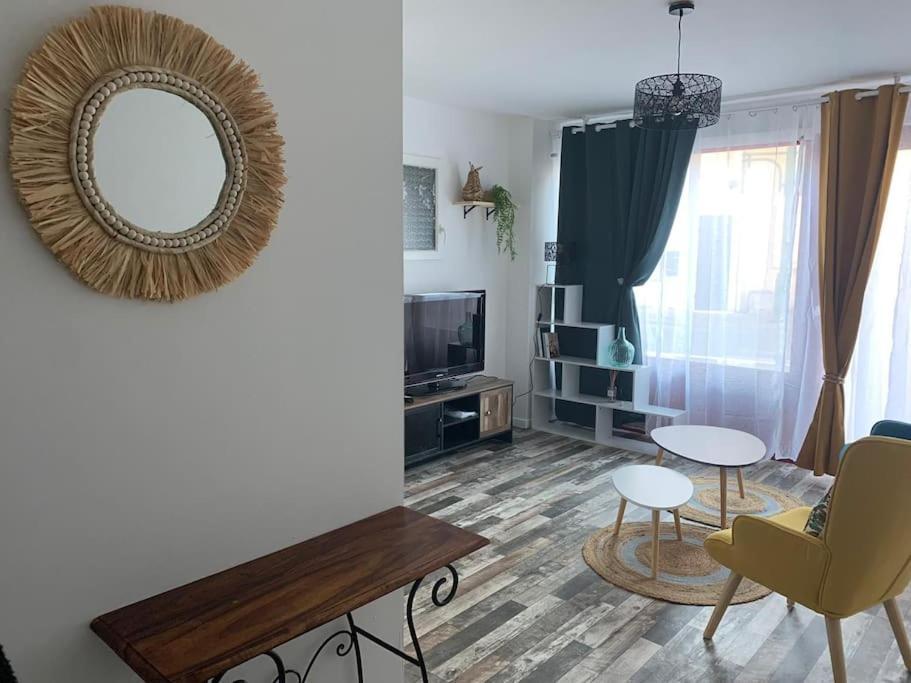 Appartement Avec Cours Gien Exterior foto