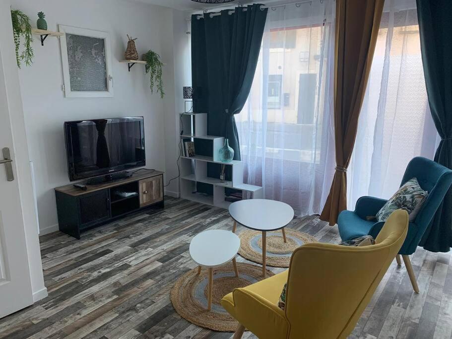 Appartement Avec Cours Gien Exterior foto